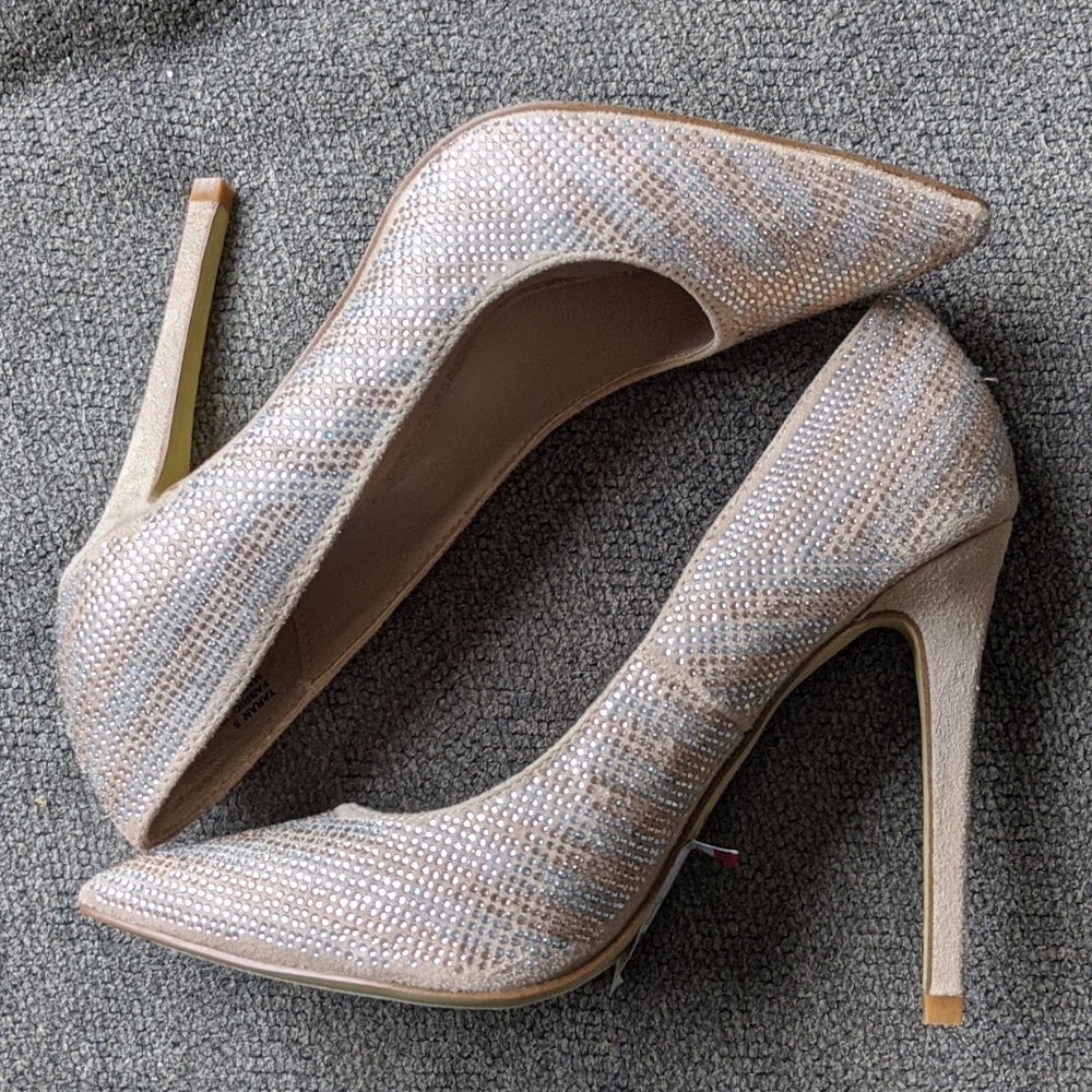 Size 5 pumps - Picture 2 of 4